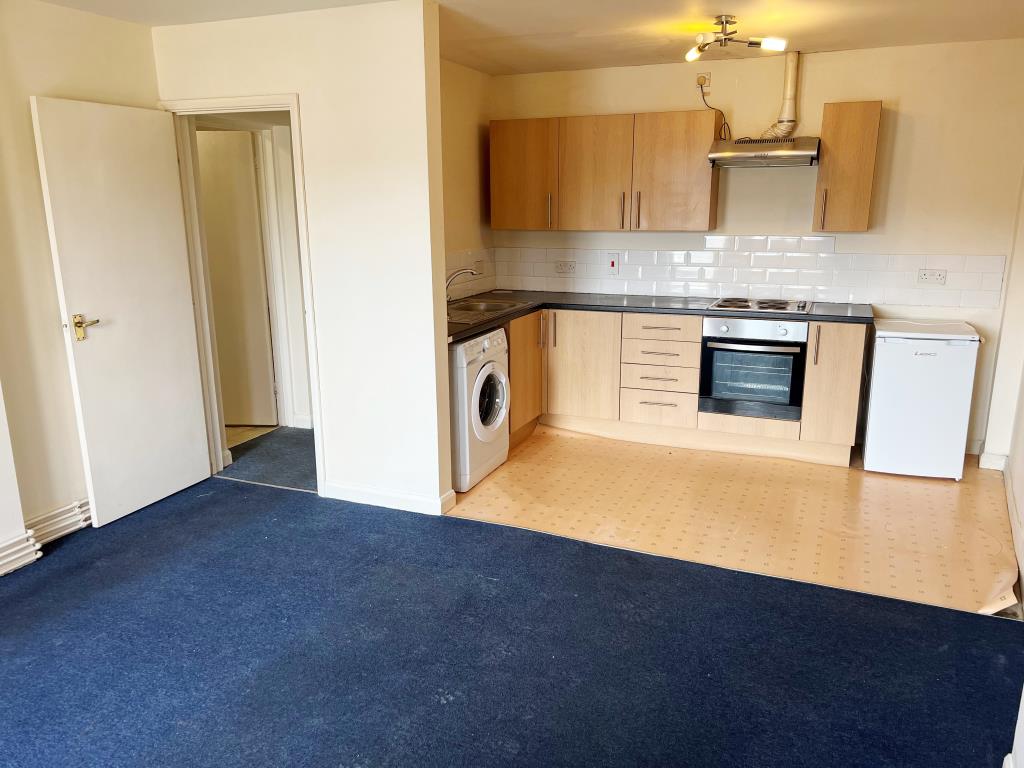 Lot: 39 - ONE-BEDROOM FLAT WITH PARKING - Kitchen Dining Room